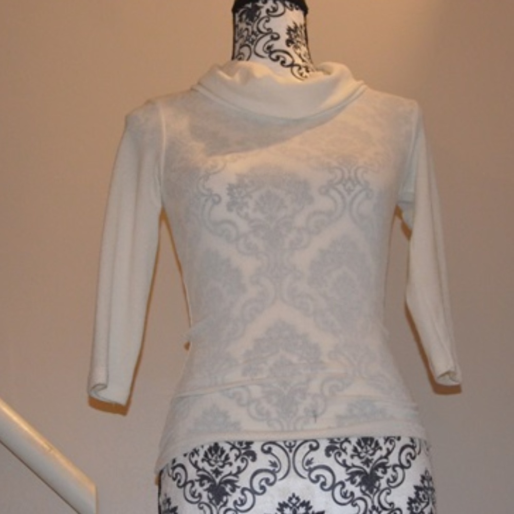 Loose Turtle Neck Shirt